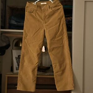 Like new Levi rib cage corduroys